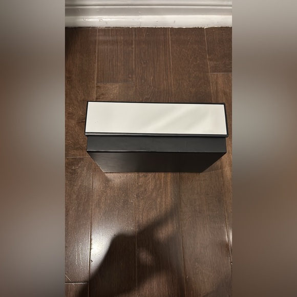 Chanel Classic White Gift Box - Picture 2 of 6